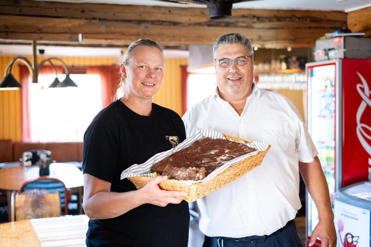 Bed & Breakfast Restaurang Sybarit Houtskar Exteriör bild